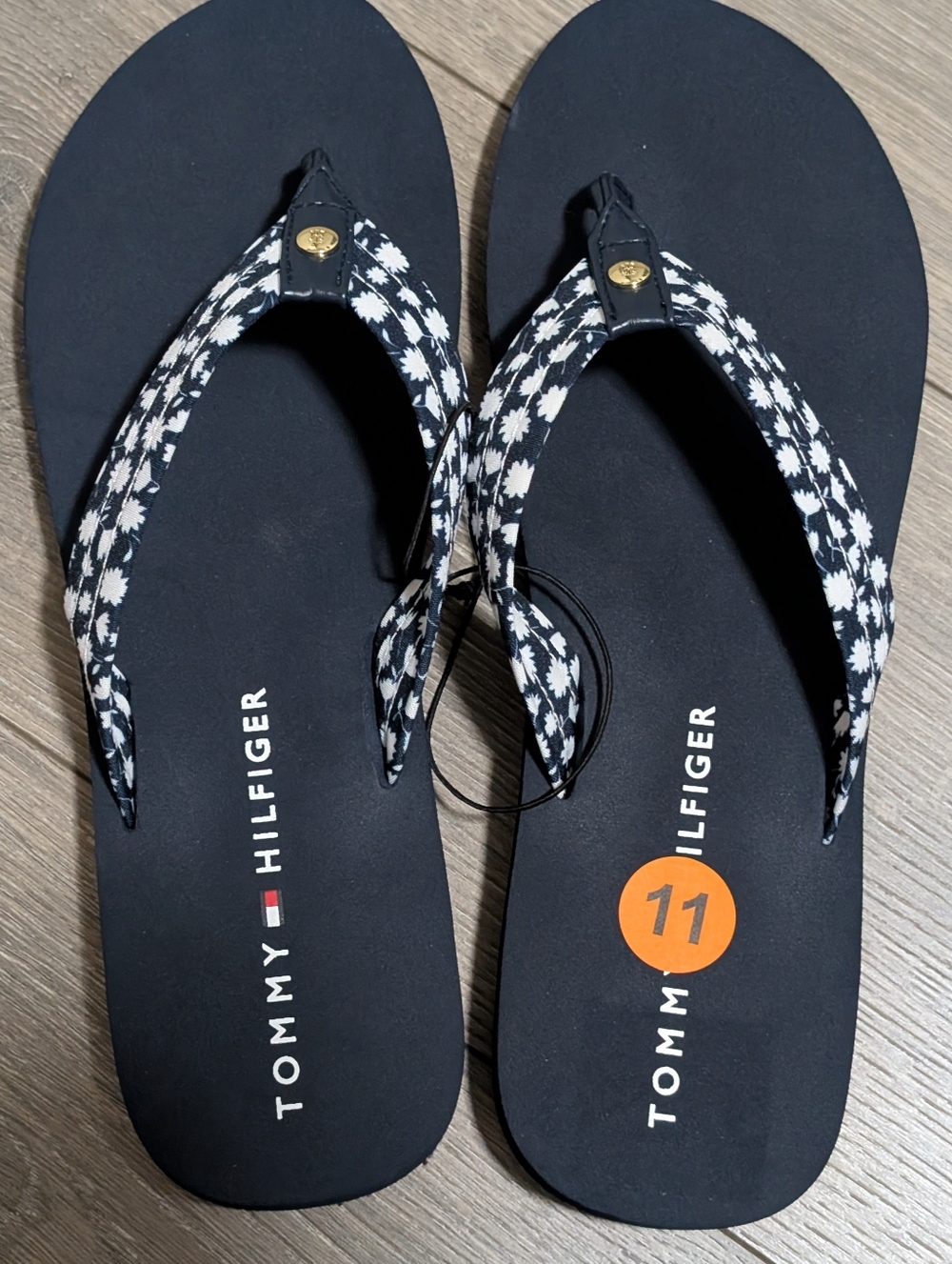 NWT•Tommy Hilfiger Women's Navy & Floral White Patterned Flip Flops•Size 11•🤍💙